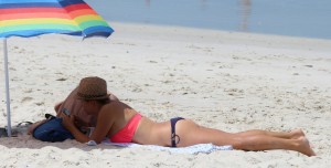 Attirez donc l’attention sur le bas en optant pour un string bikini.