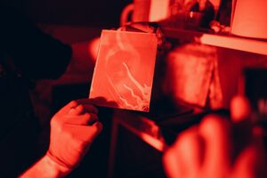 Lumière infra rouge pour développer les photos