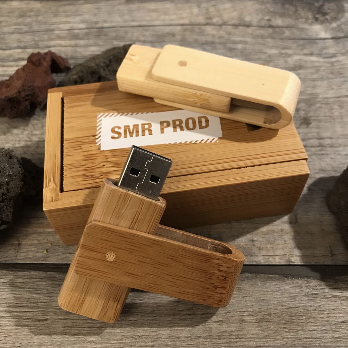 Clé USB en bois personnalisée : originale et écologique pour un cadeau d’entreprise